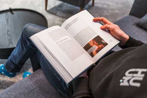 sauna-book-reading7